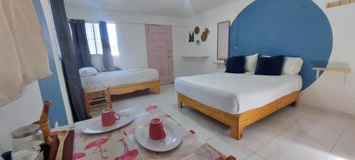 a small bedroom with a bed and a mirror at Apartamento Los Blancos, a dos Minutos de los Patos Barahona in Enriquillo