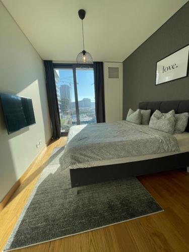 Katil atau katil-katil dalam bilik di River View Belgrade Waterfront Luxury Appartment
