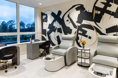 a salon with chairs and a painting on the wall at Sheraton Flowood The Refuge Hotel & Conference Center in Flowood