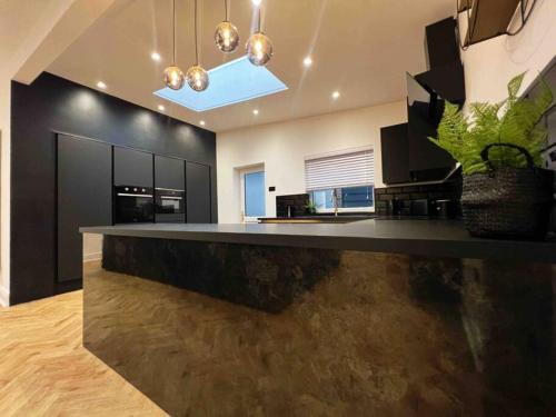 Kuchyň nebo kuchyňský kout v ubytování The Baglan Bungalow M4 Access in 1 min