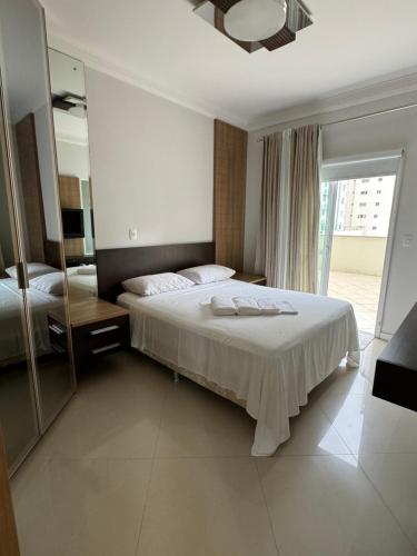 Postel nebo postele na pokoji v ubytování Apartamento com 3 suítes a 300 metros da praia