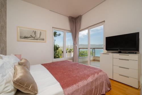 Villa Mirjana - exclusive beachfront 6 bedroom villa with pool