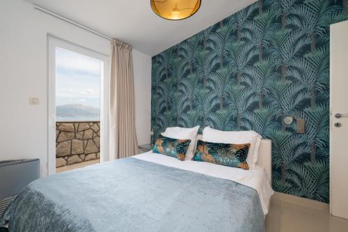 Villa Mirjana - exclusive beachfront 6 bedroom villa with pool