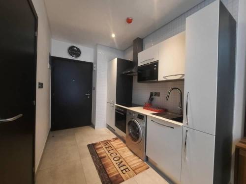 Η κουζίνα ή μικρή κουζίνα στο The Signature Apartments