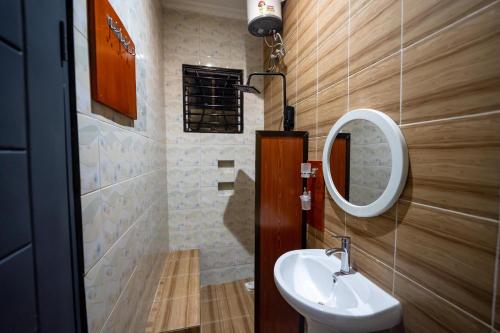 Um banheiro em The Legends Lodge & Apartments