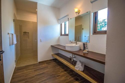 Ένα μπάνιο στο Refugio del Mar Luxury Hotel Boutique
