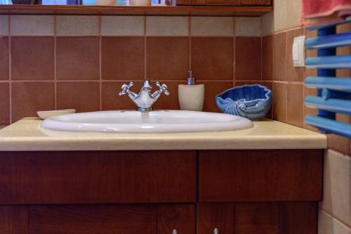 a bathroom with a white sink in a room at N A P L house in Keramiaí