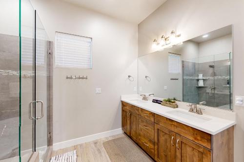 a bathroom with a sink and a shower at Modern Delight-Ocotillo 54 in Santa Clara
