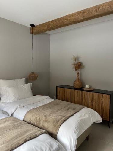 two beds sitting next to each other in a bedroom at Apartament Uzdrowiskowa I Prestige in Szczyrk