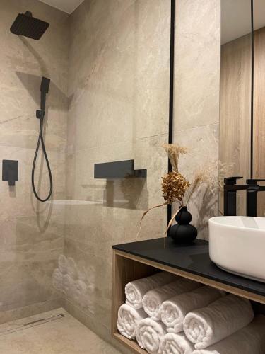 a bathroom with a sink and a shower at Apartament Uzdrowiskowa I Prestige in Szczyrk
