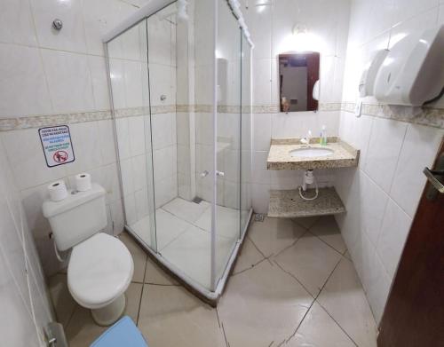 Koupelna v ubytování Prédio Atalaia - Praia Grande Arraial do Cabo