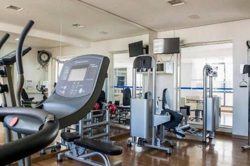 a gym with several treadmills and a treadmill at Amazing Flat - Setor Oeste in Goiânia