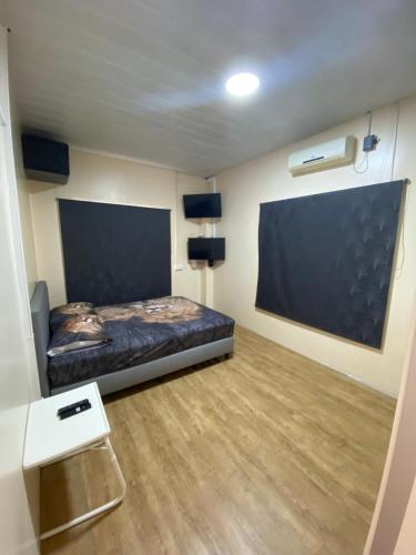 Televisyen dan/atau pusat hiburan di Kappas place HENDRIKA J VELDKAMPSTRAAT 55