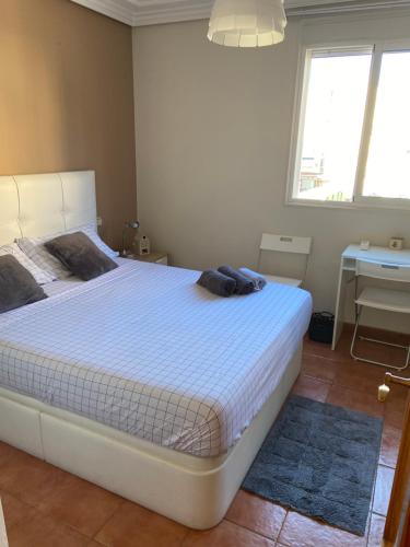 Säng eller sängar i ett rum på Habitación con cama matrimonial en Málaga