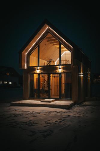 a house lit up at night with lights at Zielone Wzgórze komfortowy klimatyzowany domek z balią z aeromasażem in Kłodzko