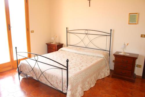 Een bed of bedden in een kamer bij House in Caramagna