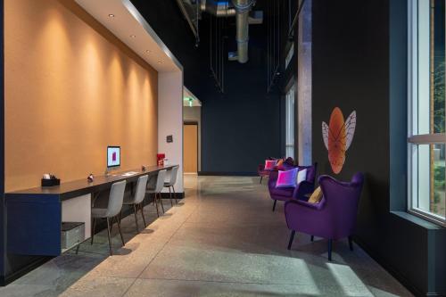 Χώρος καθιστικού στο Aloft Delray Beach