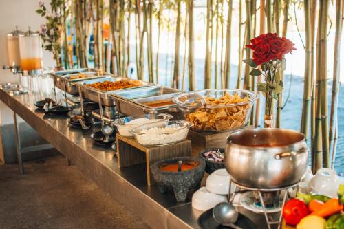 Makanan di atau berdekatan hotel