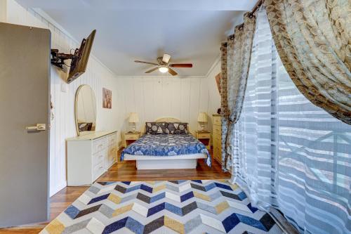 Postel nebo postele na pokoji v ubytování 5BD Pocono House