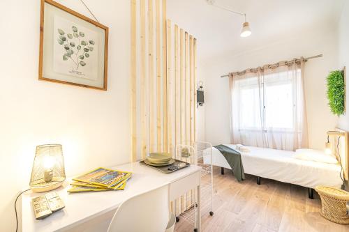 Katil atau katil-katil dalam bilik di Goa Square Guesthouses by Lisbon with Sintra - shared bathrooms