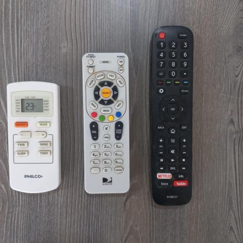 three remote controls sitting next to each other on a table at Alquiler por dia en choele. Depto 5 in Choele Choel