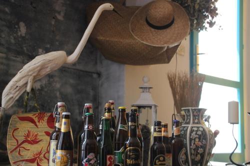 a pelican standing next to a bunch of beer bottles at Hotel Rurale Canneviè in Lido di Volano