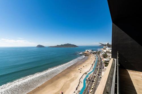 a view of the beach from a building at Departamento con vista al mar1502-Torre Catania in Mazatlán