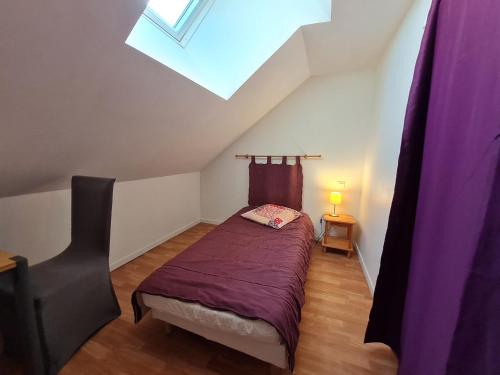 Ένα ή περισσότερα κρεβάτια σε δωμάτιο στο Gîte Vieilles-Maisons-sur-Joudry, 7 pièces, 7 personnes - FR-1-590-88