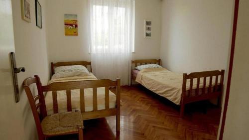 Giường trong phòng chung tại Apartments by the sea Postira, Brac - 22163
