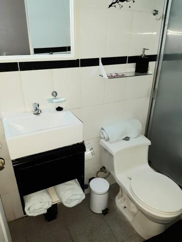 Ein Badezimmer in der Unterkunft Hostal D' Silvia