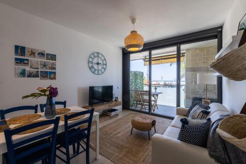 Μια τηλεόραση ή/και κέντρο ψυχαγωγίας στο Meraki Home - 30 m dal mare, vista mare, wifi e parcheggio coperto gratuito - Appartamento a San Lorenzo al Mare