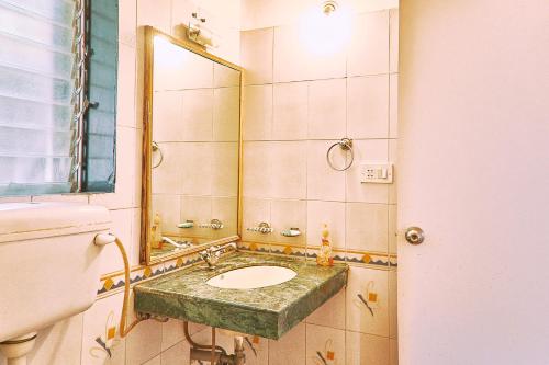 A bathroom at 3BHK Riverside Stay Reflektions by LivingStone