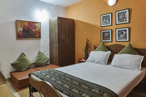 A bed or beds in a room at 3BHK Riverside Stay Reflektions by LivingStone