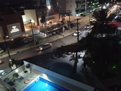Výhľad na bazén v ubytovaní Apartamento em Salvador alebo v jeho blízkosti