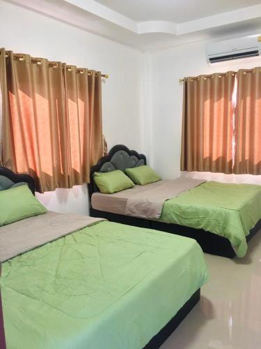 Postel nebo postele na pokoji v ubytování Irada resort smaesarn ไอรดา รีสอร์ท แสมสาร