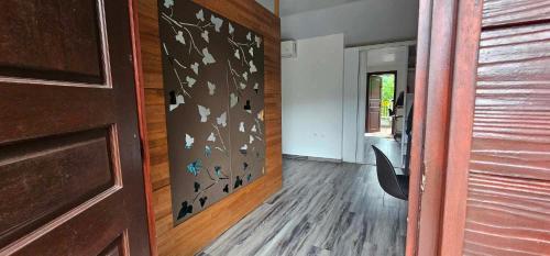 a room with a door with birds on the wall at Hana Logde PAMATAI in Faaa