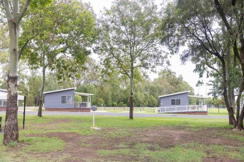 Jardín al aire libre en Coonamble Riverside Caravan Park