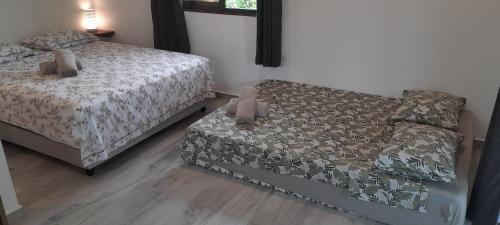 Postel nebo postele na pokoji v ubytování Kahaia Lodge
