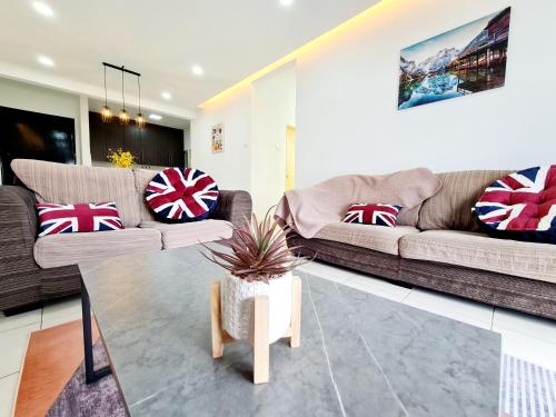 Ruang duduk di 7 Guest Relaxing 3 Room Koi Kinrara Suite, IOI Puchong, Bukit Jalil Pavilion, Bukit Jalil Stadium, Sunway Pyramid, Sunway Lagoon