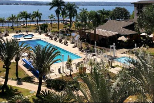 an aerial view of a resort with a swimming pool at Dayuse em luxuoso resort - NÃO INCLUI QUARTO in Brasilia