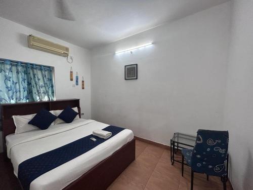 Postel nebo postele na pokoji v ubytování Casa calangute beach villa 4bhk