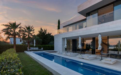 5-Star Villa Calma I with Heated Pool, Jacuzzi, Sea and Palm Tree Garden