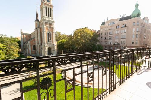 Bakats Ter Apartment with Balcony Overlooking Church Square 1093 Budapest, 8 Bakáts utca kép - 3