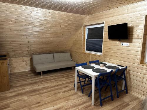 Televisyen dan/atau pusat hiburan di Dom Apartamenty pod Witoszą