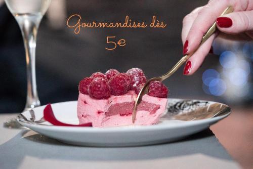 Photo de la galerie de l'établissement LOVE Suites & SPA 