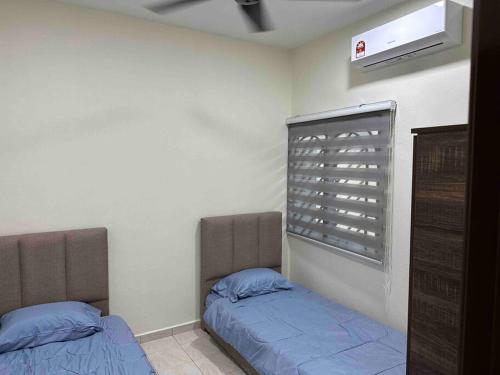 A bed or beds in a room at Homestay Bukit Tinggi Klang