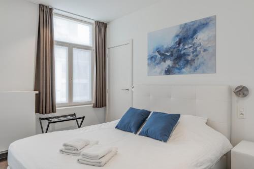 a bedroom with a bed with towels on it at Maison Bruges in Bruges