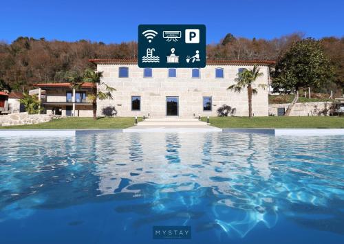 Casa d'Henrique Retreat Pool and Spa