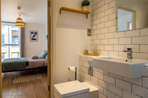 a bathroom with a sink and a mirror at ✪ Natural Light City Center Pad ✪ Free Parking and Sleep 4 in Birmingham