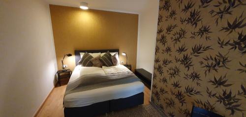 a bedroom with a large bed in a room at Solitaire Hotel in Berlin